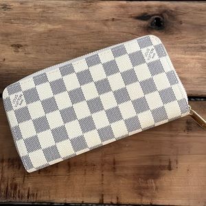 Cream checkered wallet